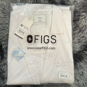 NWOT short (hip length) FIGS Lab Coat, male Harlem, size XL.